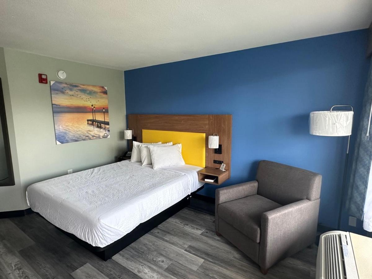 Days & By Wyndham Hotel Jennings